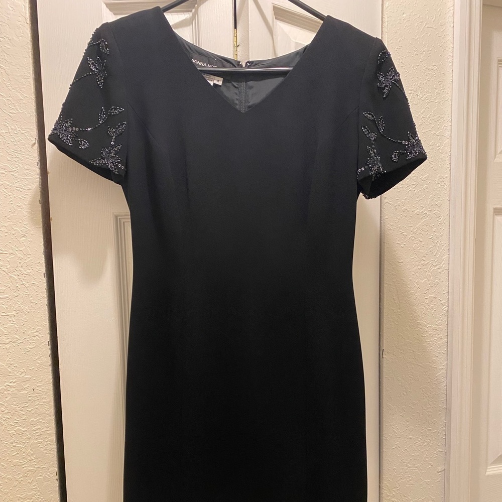 - DONNA MORGAN black sheath dress size 4